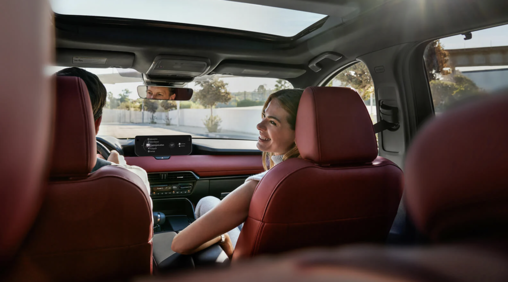 Image qui montre l'intérieur du Mazda CX-70 2025. 
Image showing the interior of the 2025 Mazda CX-70.